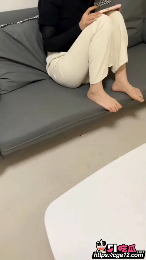 和妹妹同居的日子趁爸妈不在家趁机操妹妹01 和妹妹同居的日子趁爸妈不在家趁机操妹妹01