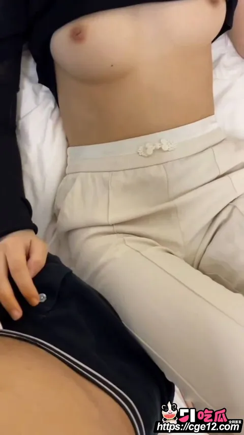 和妹妹同居的日子趁爸妈不在家趁机操妹妹04 和妹妹同居的日子趁爸妈不在家趁机操妹妹04