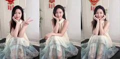 纯欲女大宿舍大尺度私拍 挤奶揉胸诱惑爆棚 粉嫩玉足模拟足交 年纪轻轻就这么骚!